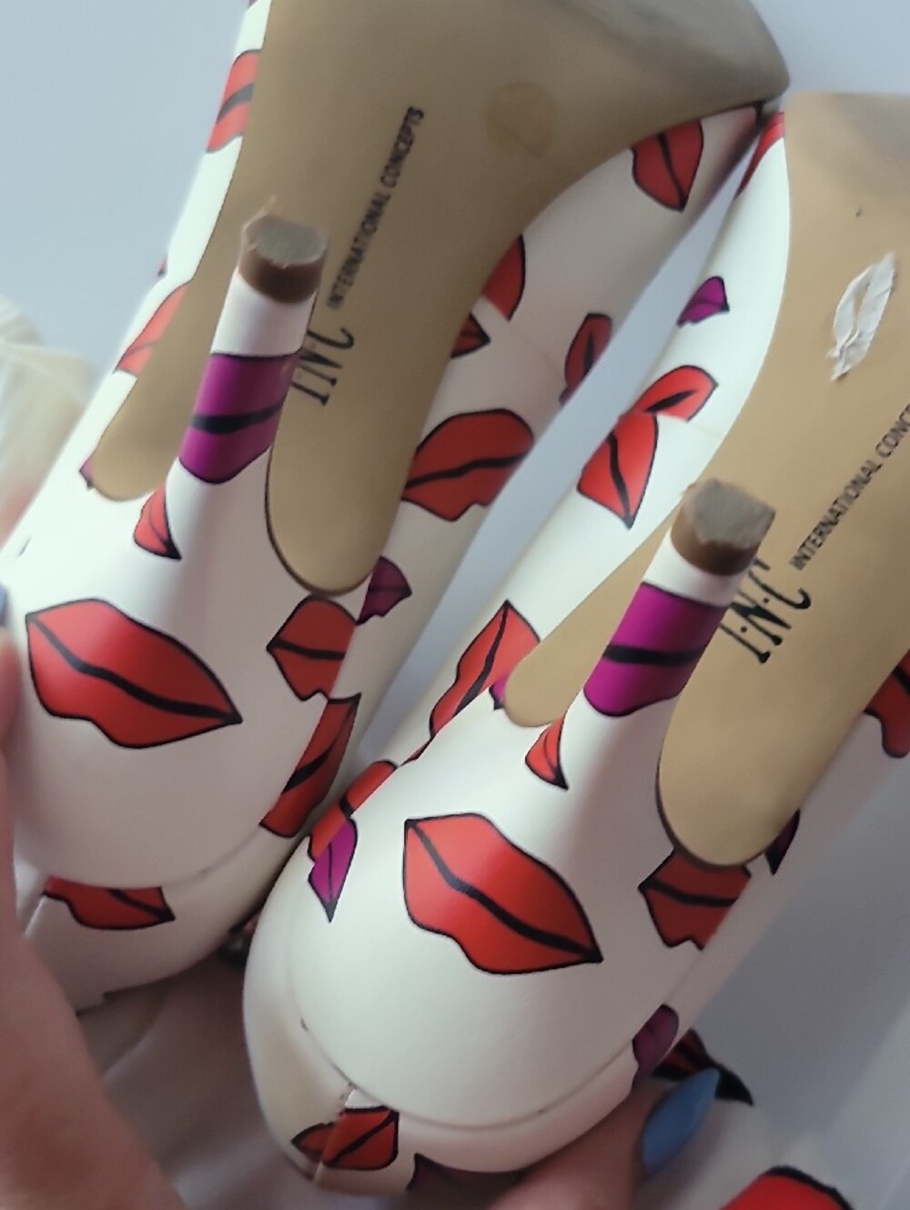 INC International Concepts White with Red Lip Print Heel Shoes 8.5 - Picture 8 of 14